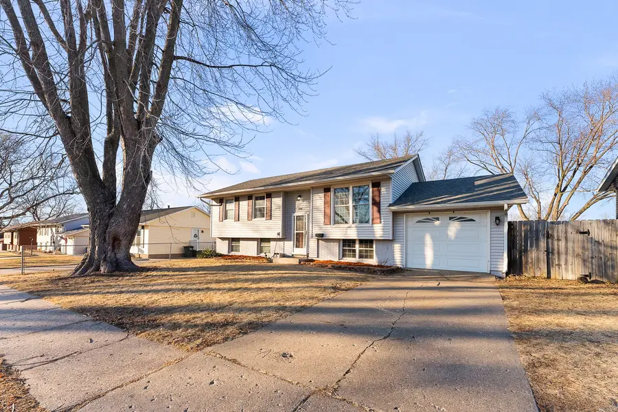 3518 W Columbia Avenue, Davenport, IA 50804 - #2