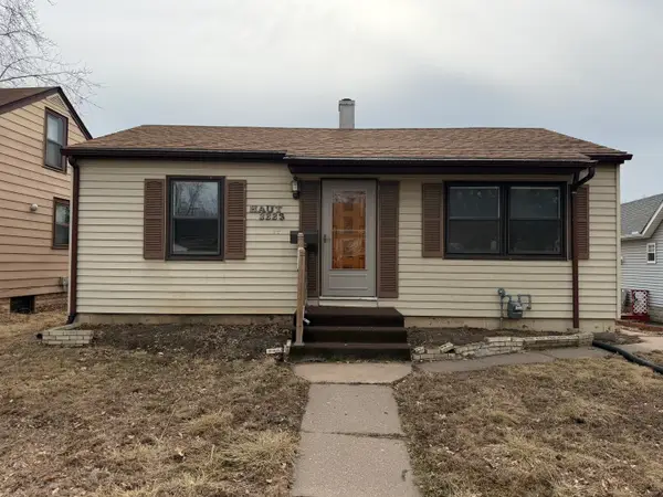 3223 Mckinley Avenue, Davenport, IA 52802