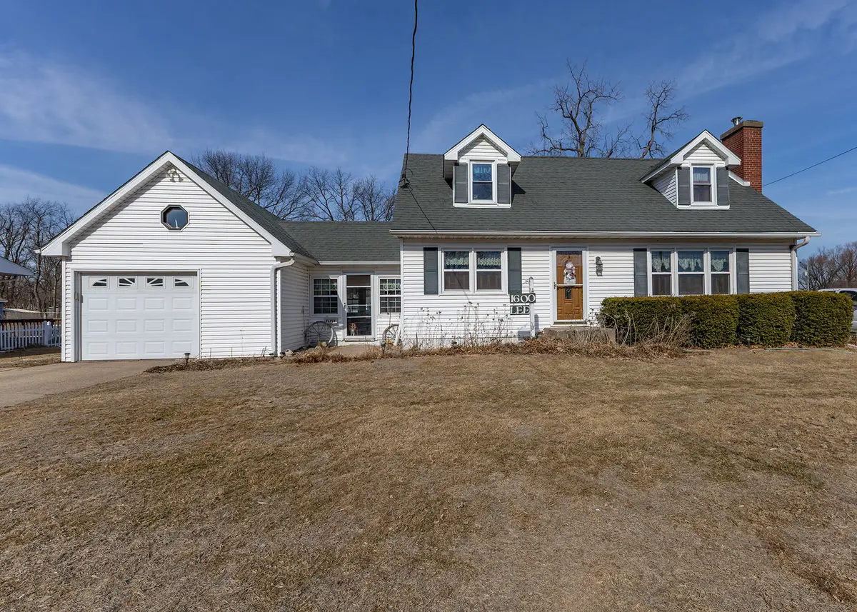 1600 3rd Street, Camanche, IA 52730 - #1