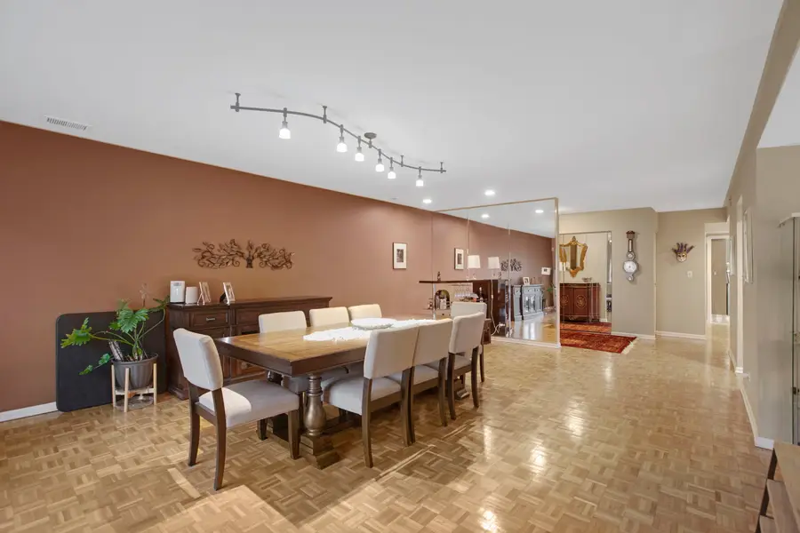 4050 Dundee Road #105, Northbrook, IL 60062 - #3