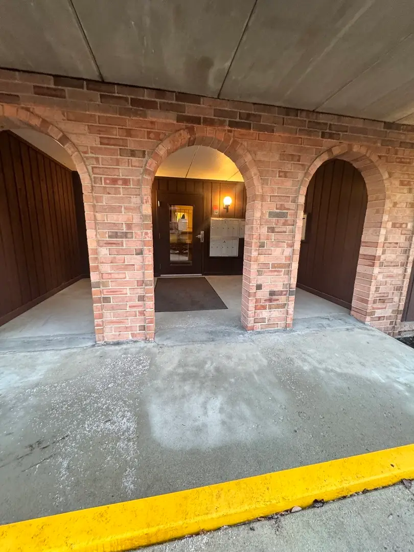 8200 Woodglen Lane #107, Downers Grove, IL 60516 - #2