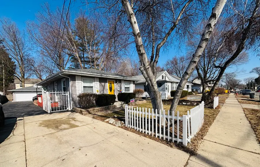 694 Parkway Avenue, Elgin, IL 60120 - #2