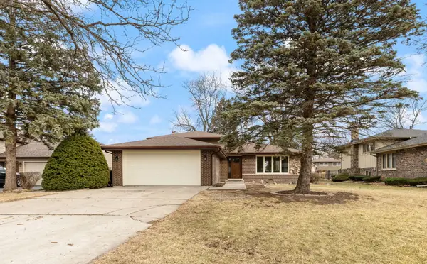 8518 West Candlelight Drive, Willow Springs, IL 60480