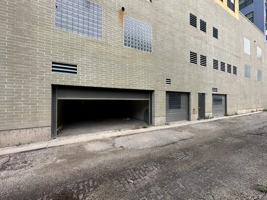 1122 W Catalpa Avenue #P158-P159, Chicago, IL 60640 - #2