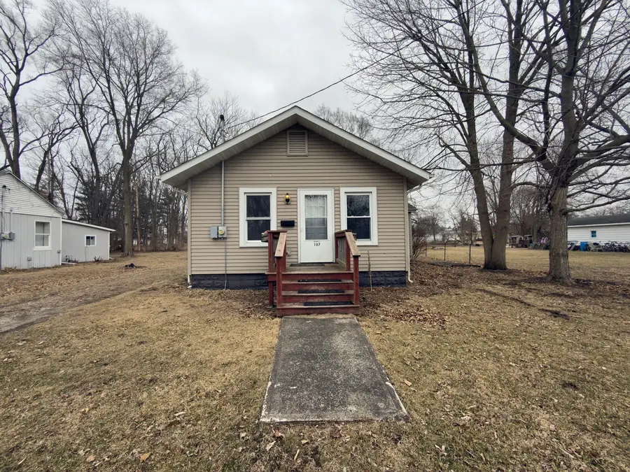 107 N Pearl Street, Milford, IL 60953 - #2