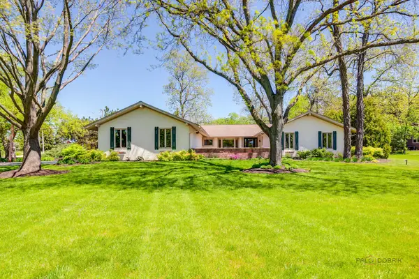 2 Acorn Drive, Hawthorn Woods, IL 60047