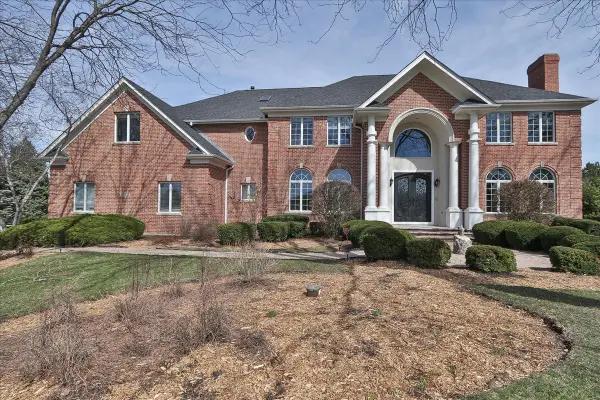 5N523 E Lakeview Circle, St. Charles, IL 60175