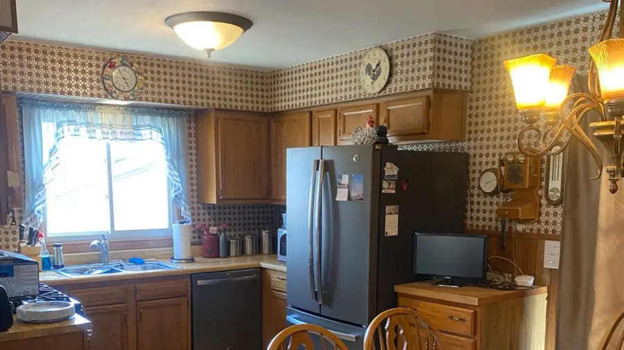 811 Oakton Avenue, Romeoville, IL 60446 - #2