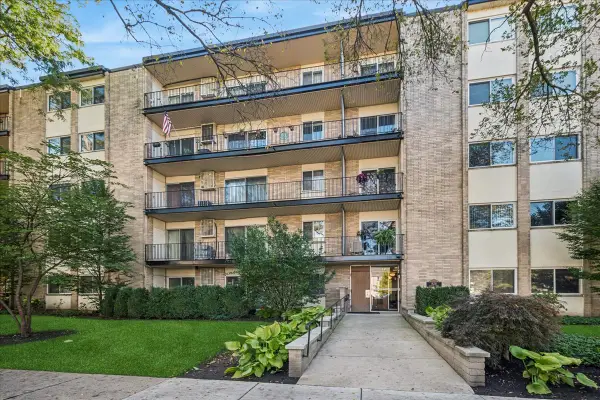 828 Oakton Street #3F, Evanston, IL 60202