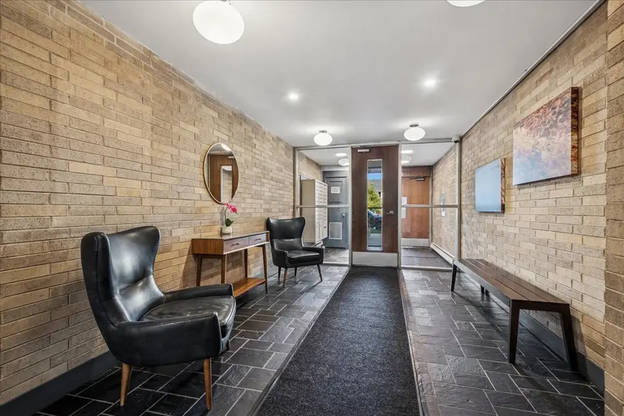 828 Oakton Street #3F, Evanston, IL 60202 - #2