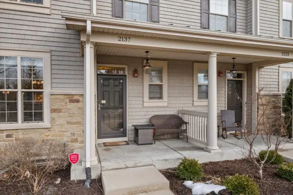 2137 Dauntless Drive, Glenview, IL 60026