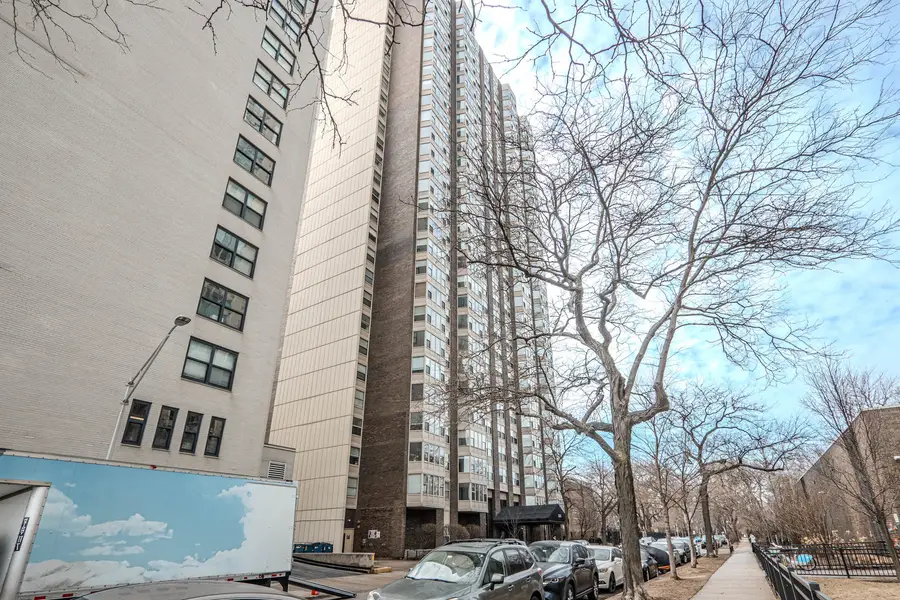 525 W Hawthorne Place #101, Chicago, IL 60657 - #2