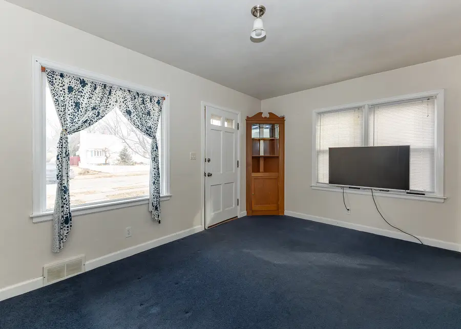 1517 W 38th Street, Davenport, IA 52806 - #3