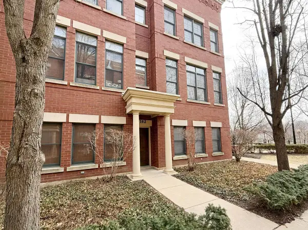 162 Festival Court, Elgin, IL 60120