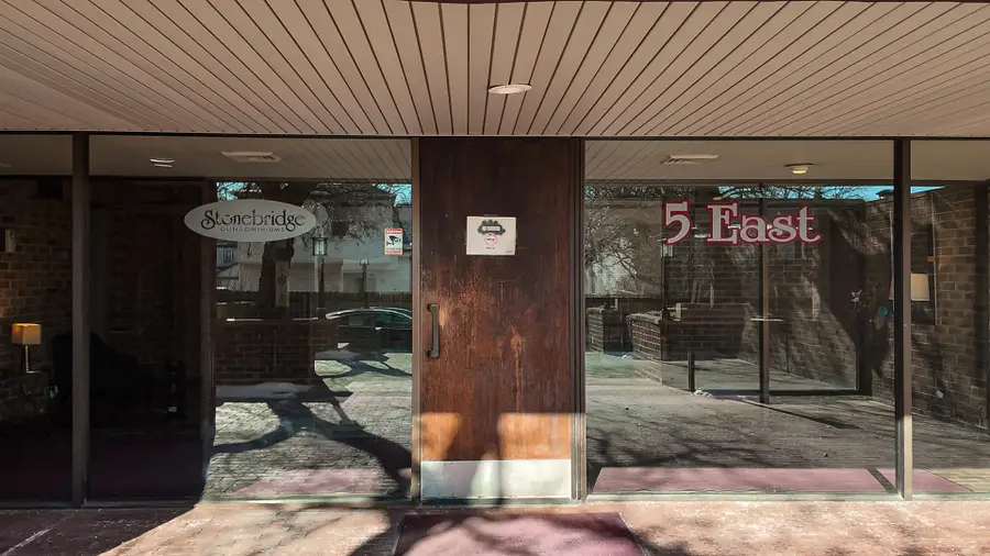 5 E Carriageway Drive #201, Hazel Crest, IL 60429 - #2