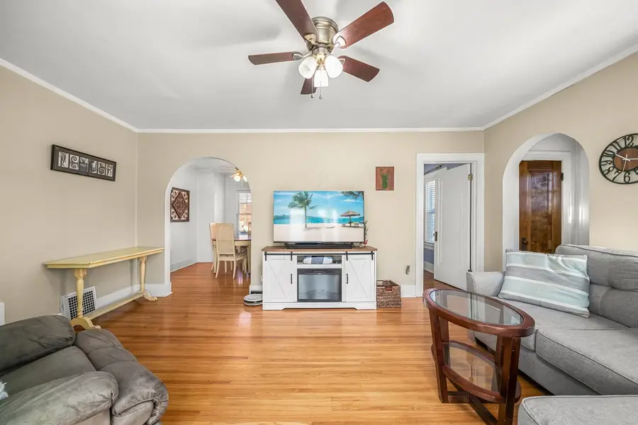 10 N Adams Street, North Aurora, IL 60542 - #3