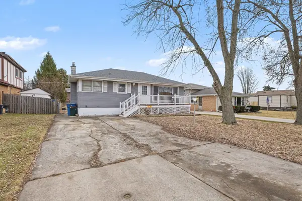 10541 S 84th Avenue, Palos Hills, IL 60465