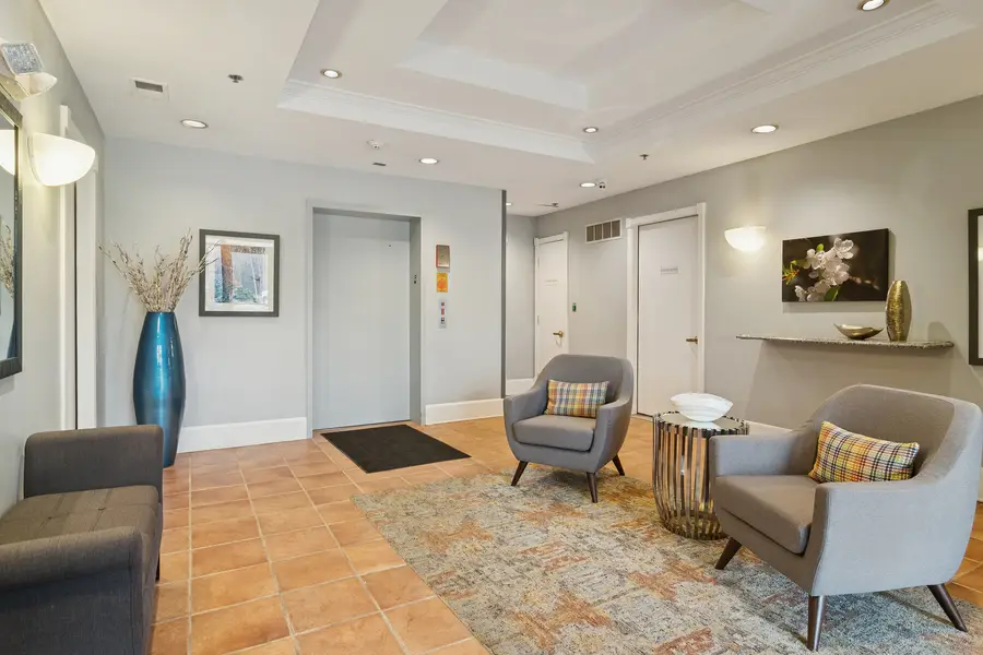 20 Trafalgar Square #401, Lincolnshire, IL 60069 - #2