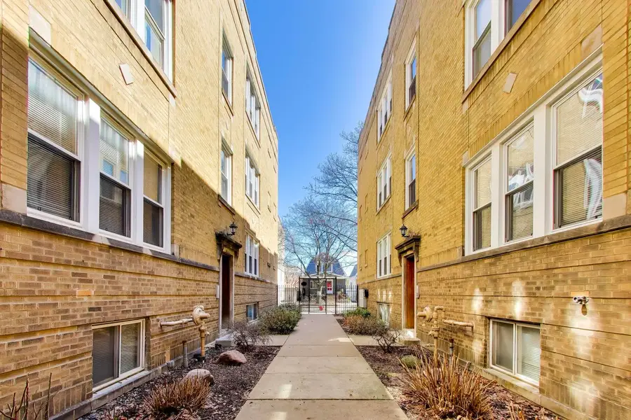 4722 N Kenneth Avenue #3W, Chicago, IL 60630 - #3