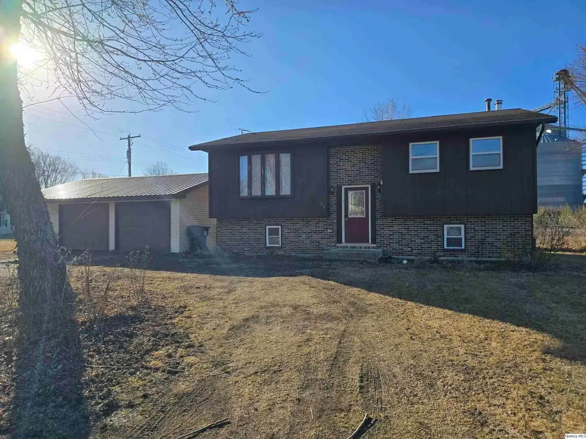 305 E 3rd Street, Bowen, IL 62316 - #1