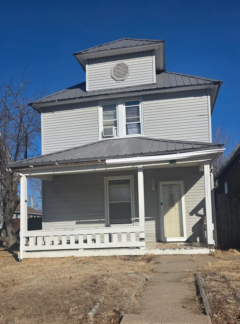 850 11th Avenue S, Clinton, IA 52732 - #1