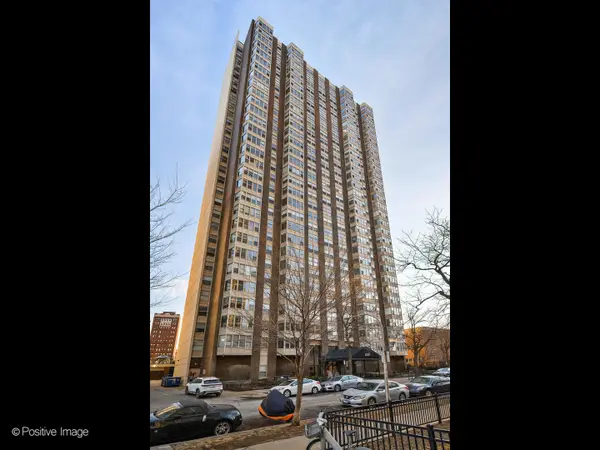 525 W Hawthorne Place #602, Chicago, IL 60657