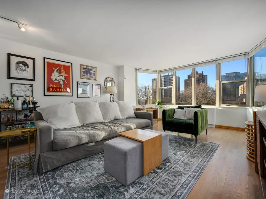 525 W Hawthorne Place #602, Chicago, IL 60657 - #3