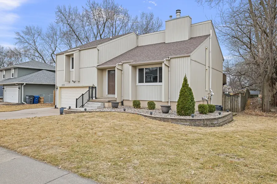 4590 Apple Valley Drive, Bettendorf, IA 52722 - #2