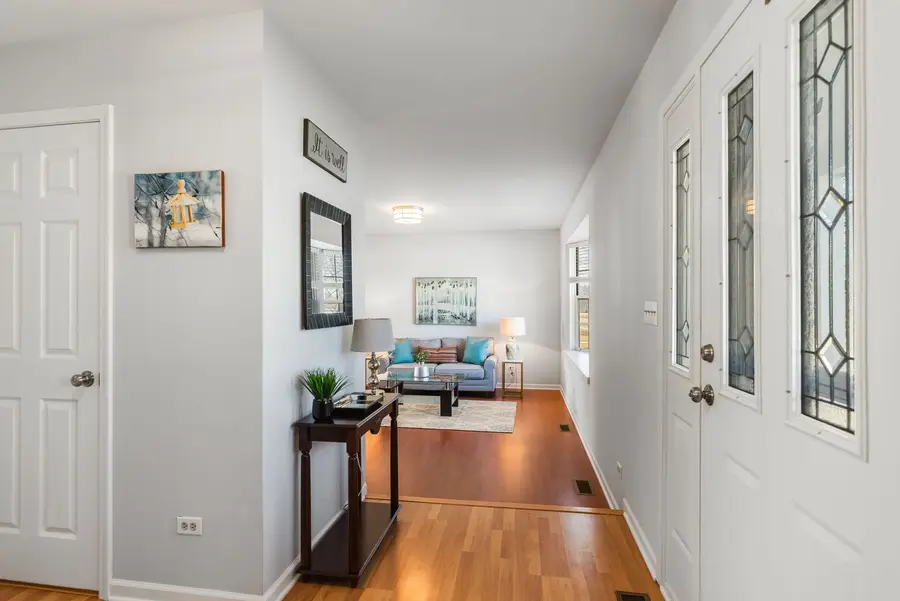 509 W Hawthorne Boulevard, Mundelein, IL 60060 - #2