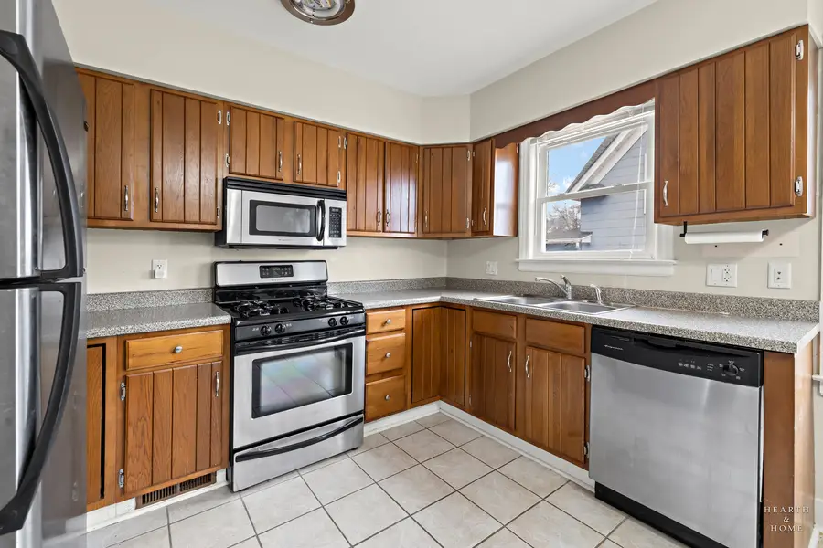 15 W Woodstock Street, Crystal Lake, IL 60014 - #3