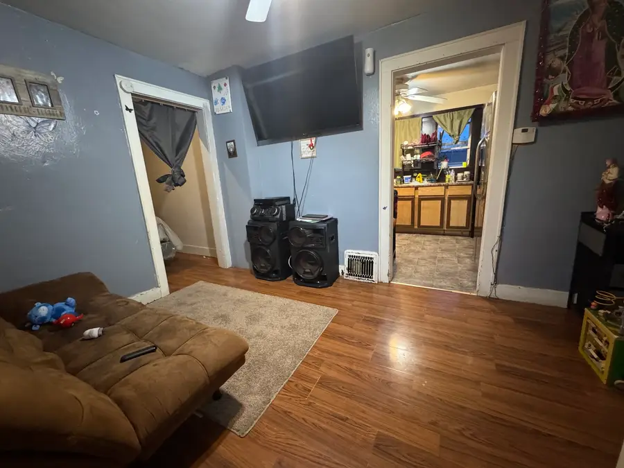 906 Avenue G, Sterling, IL 61081 - #2