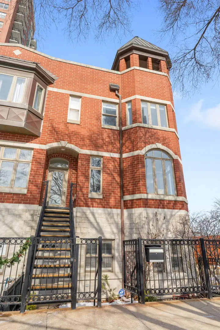 326 E 18th Street, Chicago, IL 60616 - #1