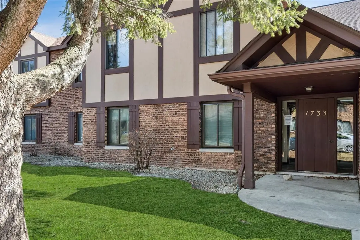 1733 Harrow Court #B, Wheaton, IL 60189 - #1