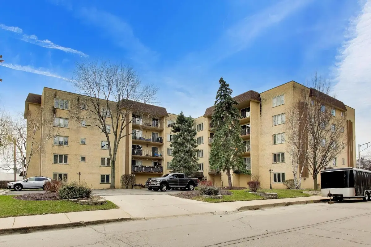 6455 W Belle Plaine Avenue #411, Chicago, IL 60634 - #1