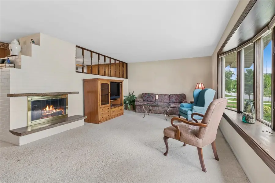 1332 W Weathersfield Way, Schaumburg, IL 60193 - #3