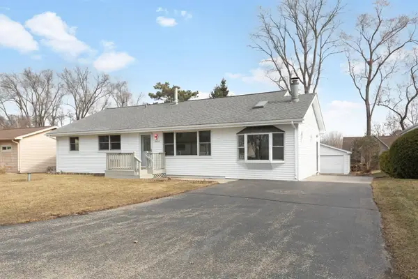 39525 N Highview Drive, Antioch, IL 60002