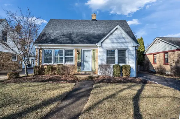 634 N Dryden Avenue, Arlington Heights, IL 60004