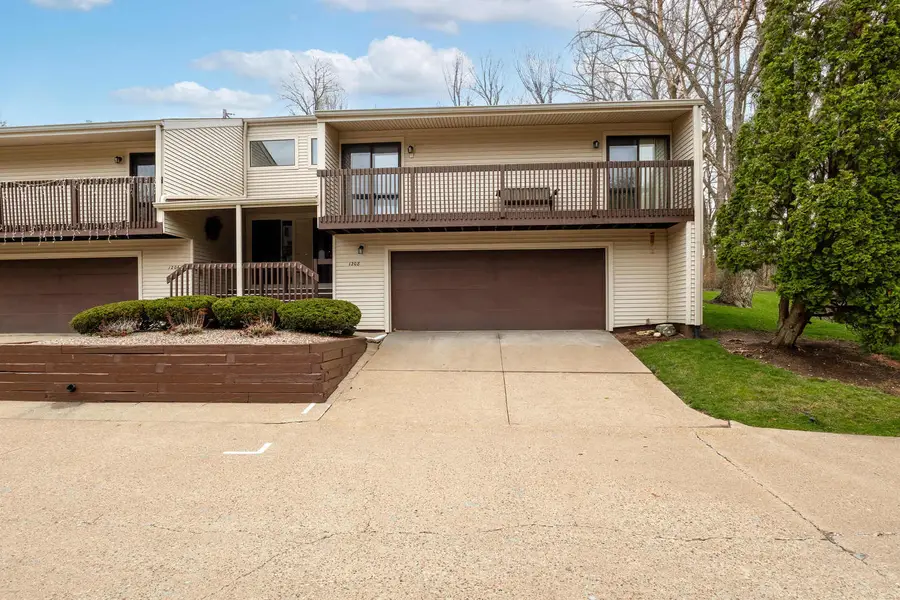 1208 35th Street Drive #M, Moline, IL 61265 - #2