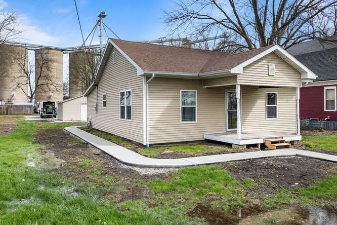 112 E Center Street, Seymour, IL 61875 - #3