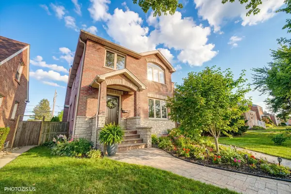 5233 N Osceola Avenue, Chicago, IL 60656