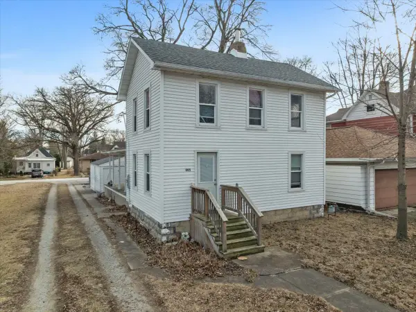 205 E Oak Street, Fairbury, IL 61739