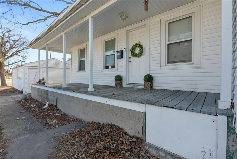 205 E Oak Street, Fairbury, IL 61739 - #3