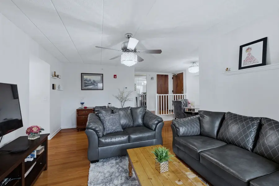 73 W Pier Drive #201, Westmont, IL 60559 - #2