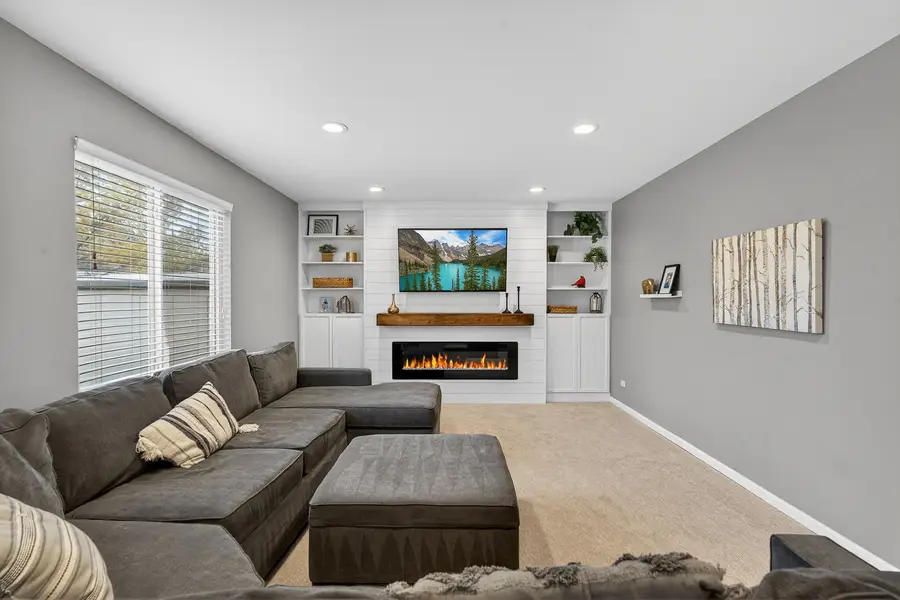 9 Annandale Court, Lake In The Hills, IL 60156 - #3