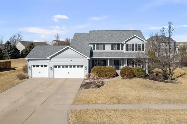 408 Tombergs Drive, Eldridge, IA 52748