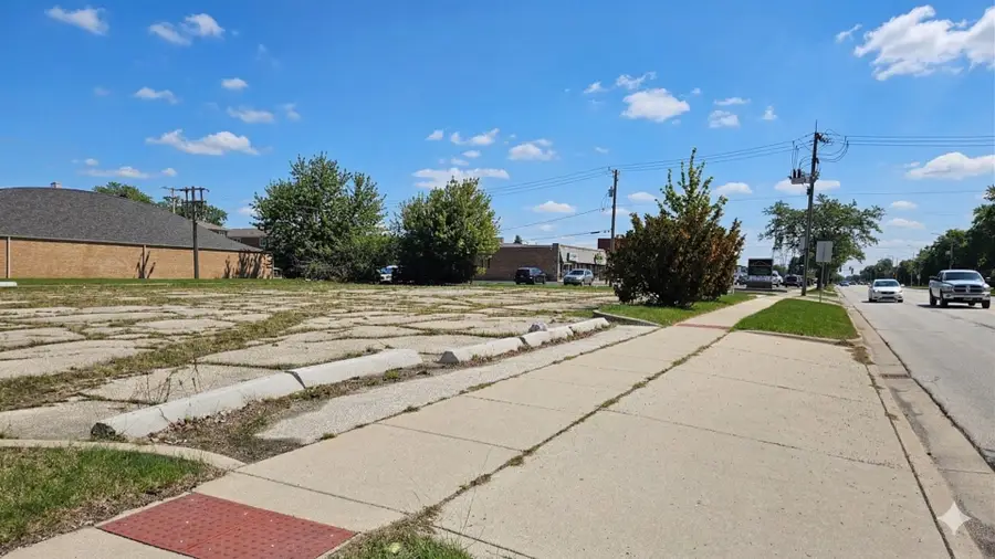 525 S Addison Road, Addison, IL 60101 - #3