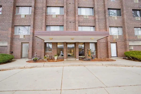 4624 N Commons Drive #104, Chicago, IL 60656