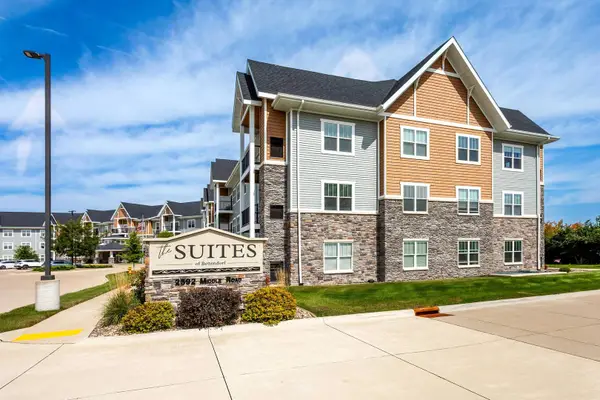 2592 Middle Road #202, Bettendorf, IA 52722