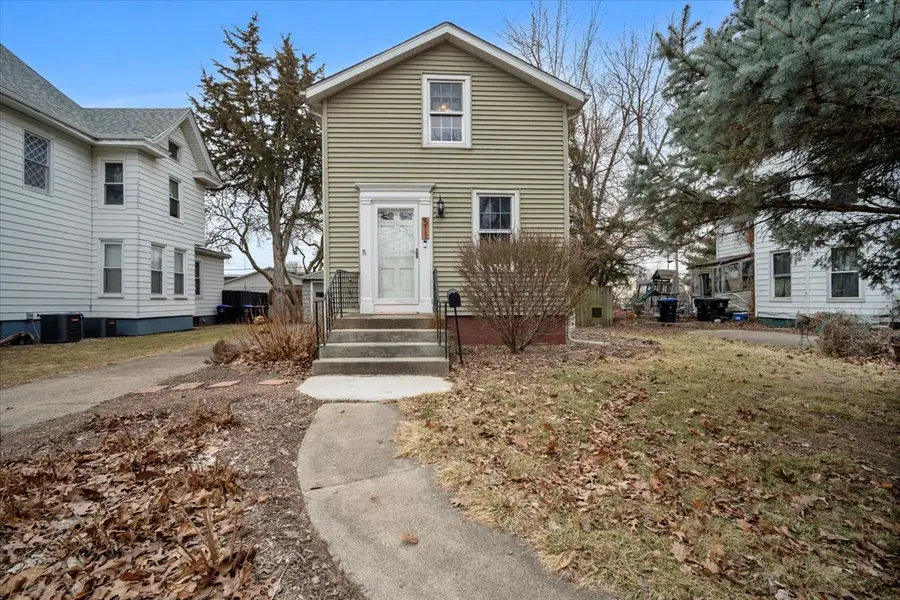 511 E Chestnut Street, Bloomington, IL 61701 - #2