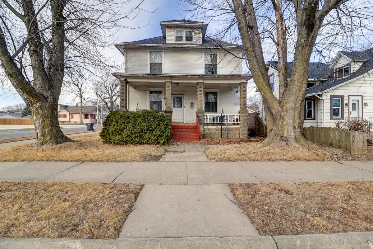 700 N 3rd Street, Clinton, IA 52732 - #1